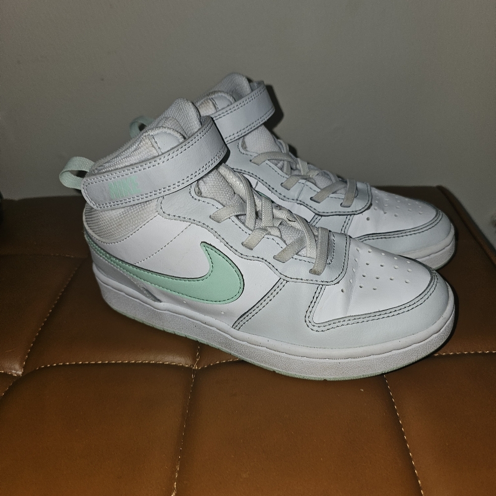 Nike Court Borough 2 high tops